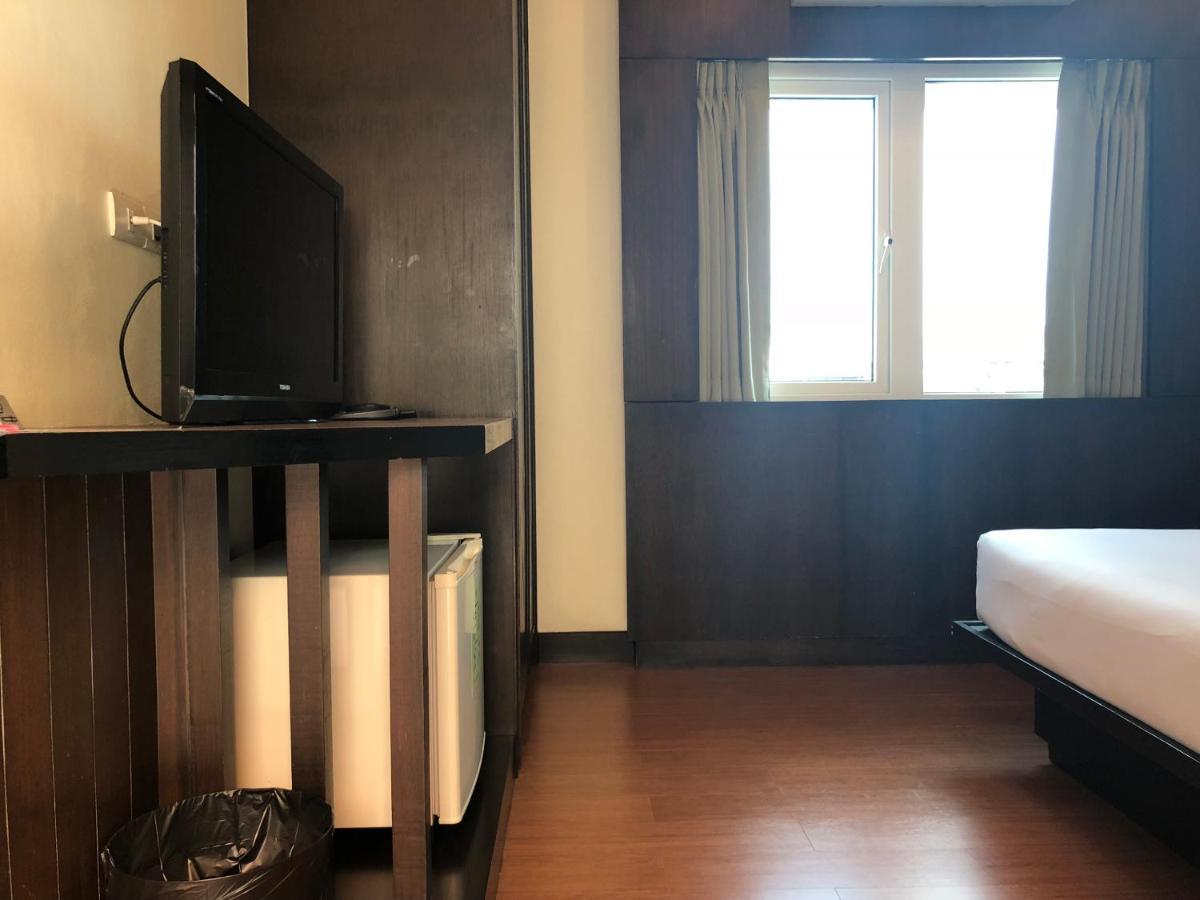 Taraplace Hotel Bangkok Bagian luar foto