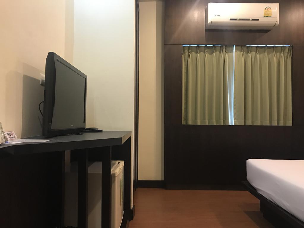 Taraplace Hotel Bangkok Bagian luar foto