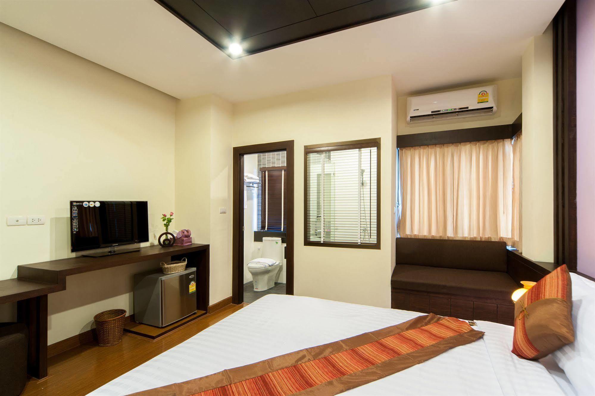 Taraplace Hotel Bangkok Bagian luar foto