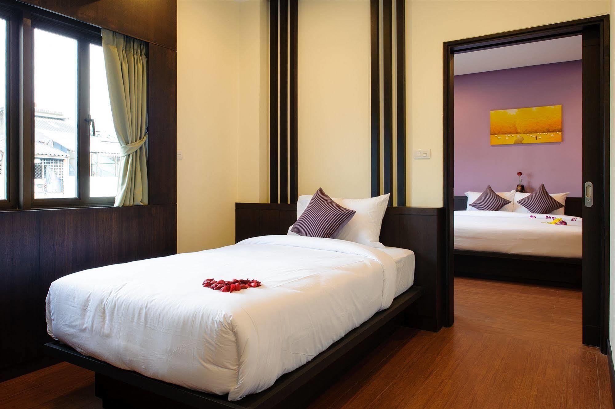 Taraplace Hotel Bangkok Bagian luar foto