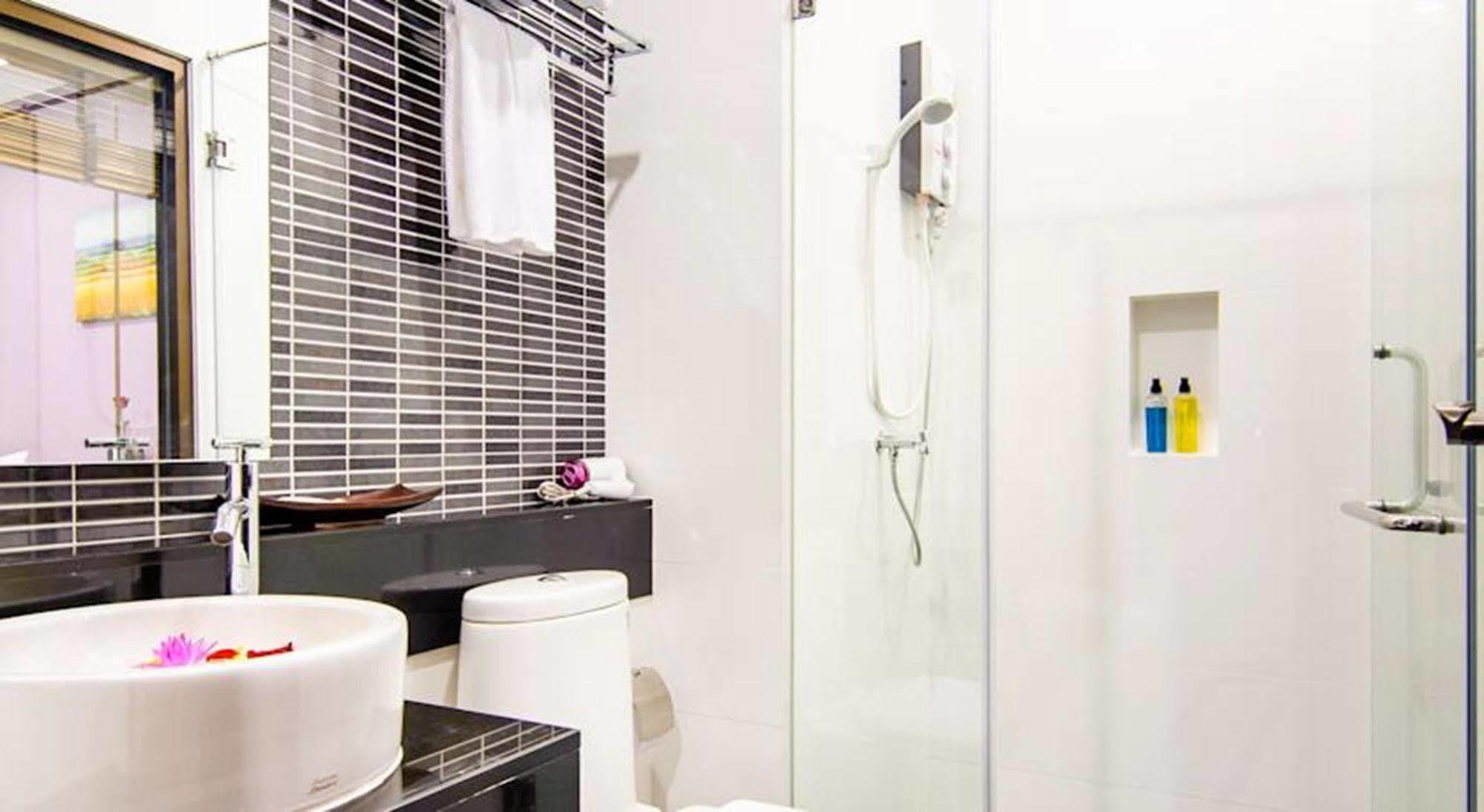 Taraplace Hotel Bangkok Bagian luar foto